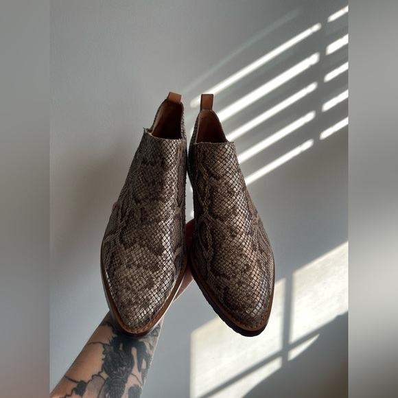 Gentle Souls Snakeskin Embossed Leather Bootie Size 6 New - Picture 2 of 11